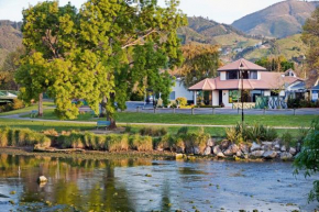 Riverside Villa - In the City by the River!